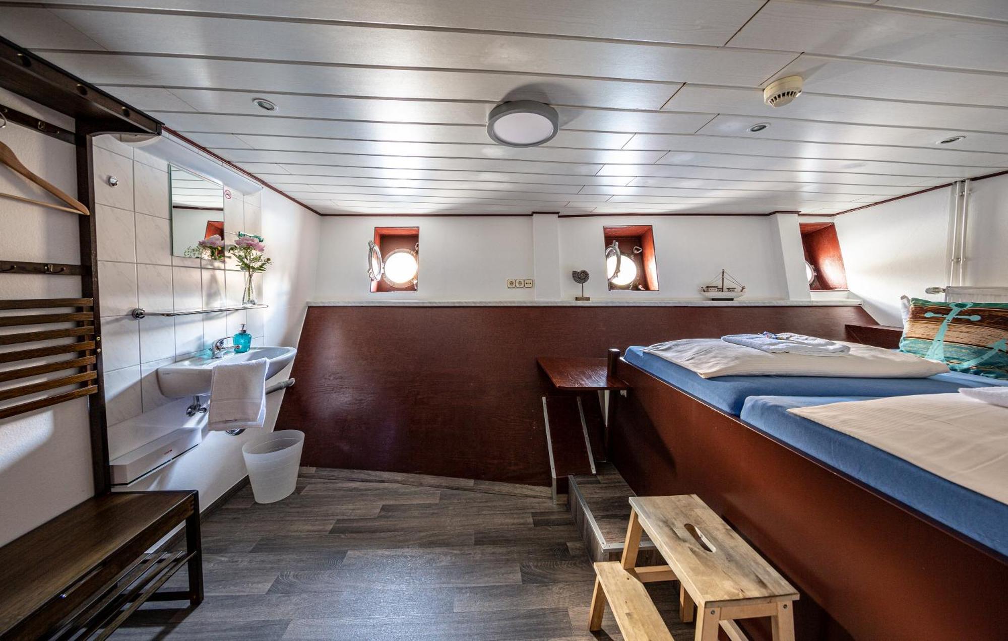 Schiffsherberge Poeppelmann Bateau-hôtel 2*