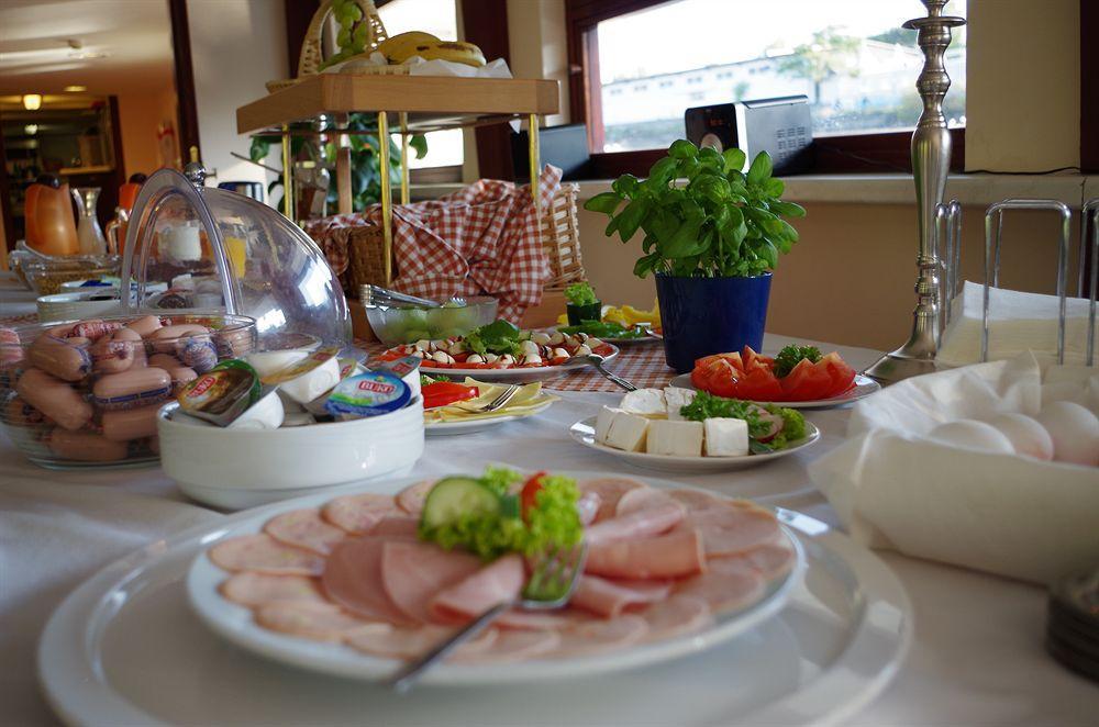 Schiffsherberge Poeppelmann Bateau-hôtel Dresde