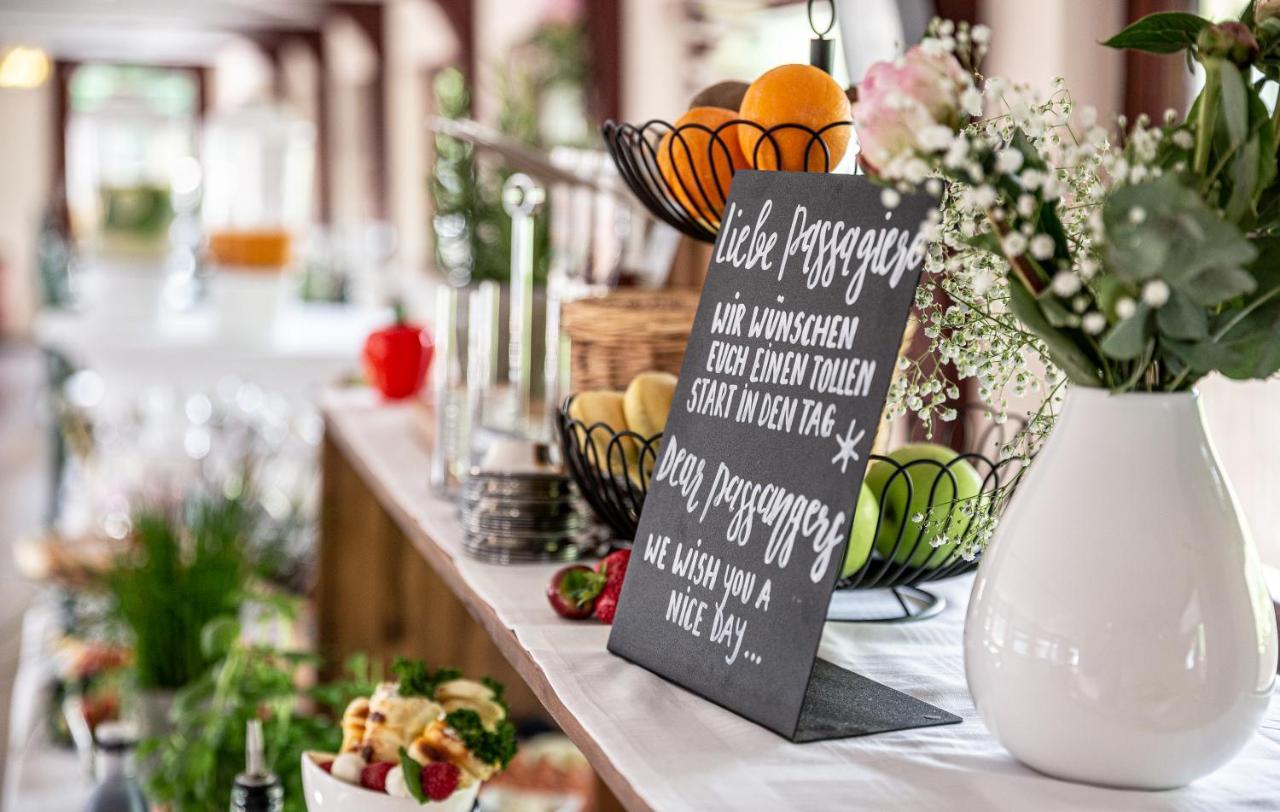 Schiffsherberge Poeppelmann Hotel na wodzie