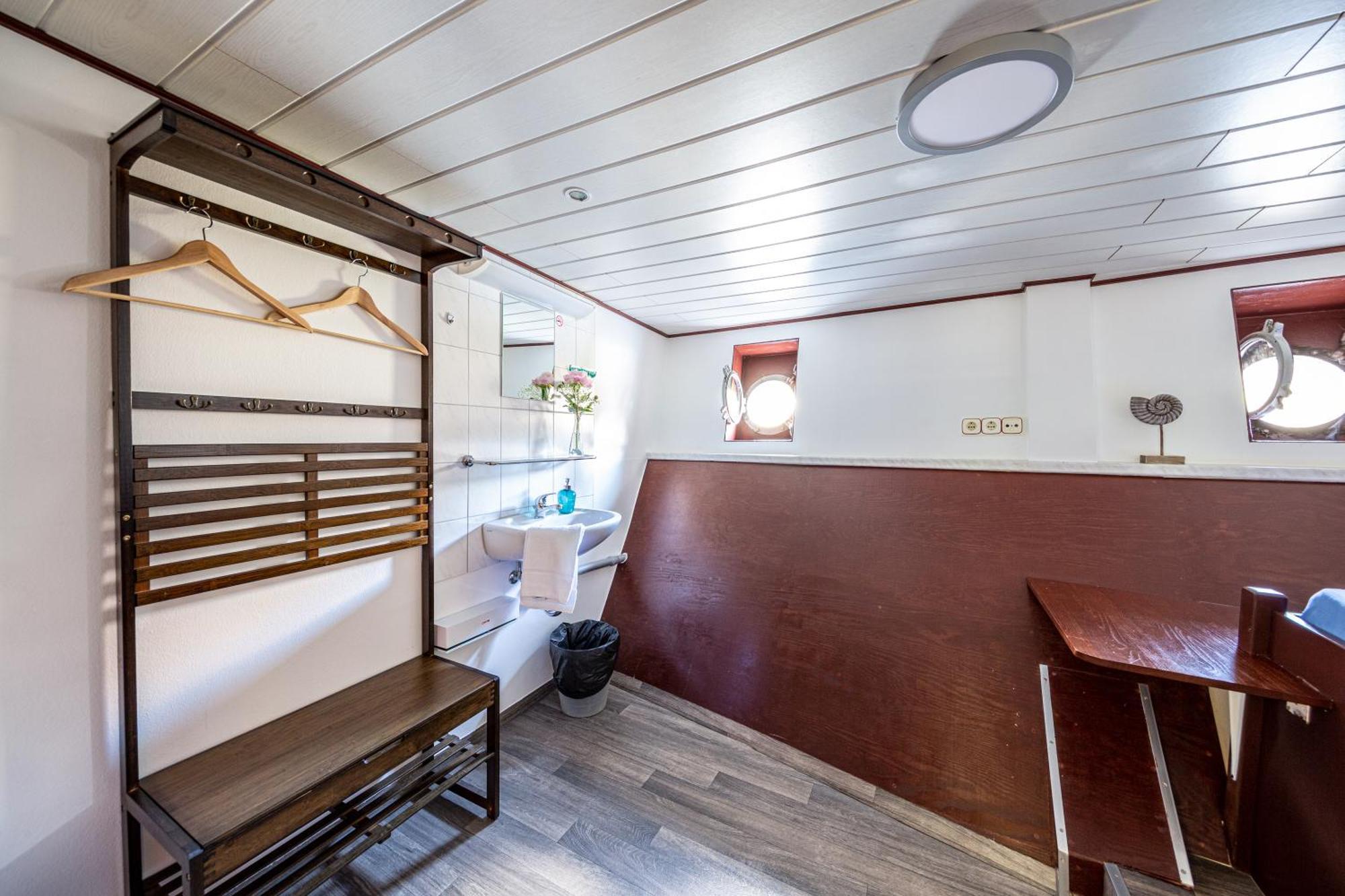 Hotel na wodzie Schiffsherberge Poeppelmann 2*