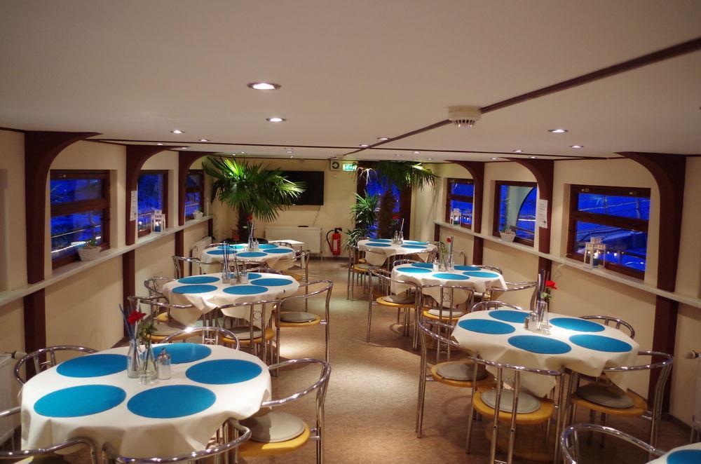 Schiffsherberge Poeppelmann Hotel na wodzie