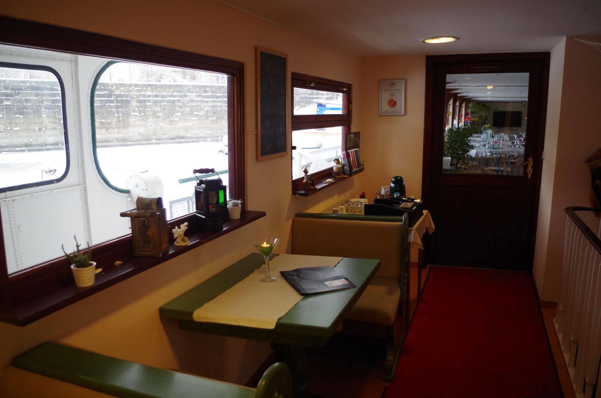 Schiffsherberge Poeppelmann Hotel na wodzie 2*